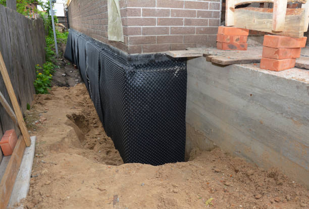 Happy homeowners after waterproofing job in De Graff